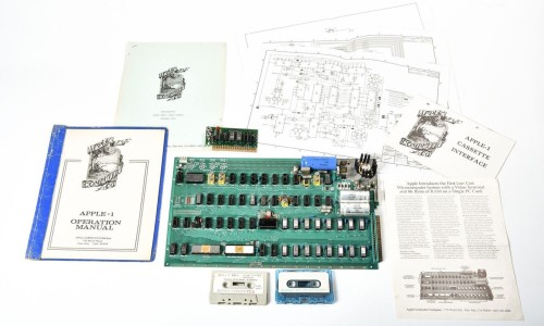 在 iPhone 7 到来之前，先来看看这台 Apple 1 古董机
